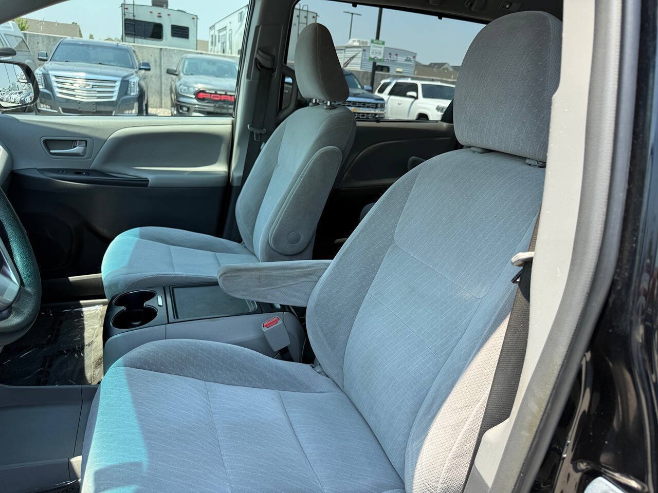 Used 2017 Toyota Sienna LE FWD image 16