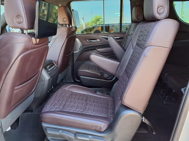 Used 2023 Cadillac Escalade ESV V image 14
