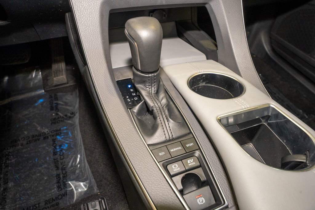 Used 2019 Toyota Avalon Limited image 16