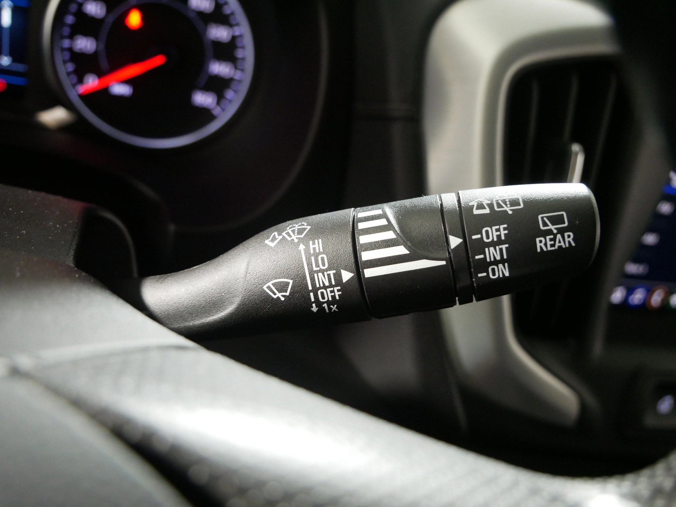 Used 2024 GMC Terrain SLE image 31