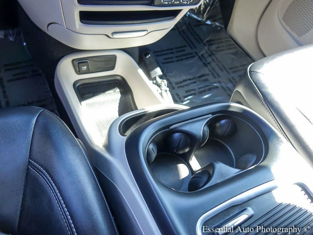 Used 2024 Chrysler Pacifica Touring-L image 21