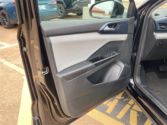 Used 2023 Volkswagen Taos SE image 18