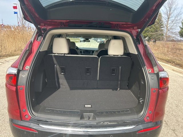 Used 2023 Buick Enclave Essence image 6