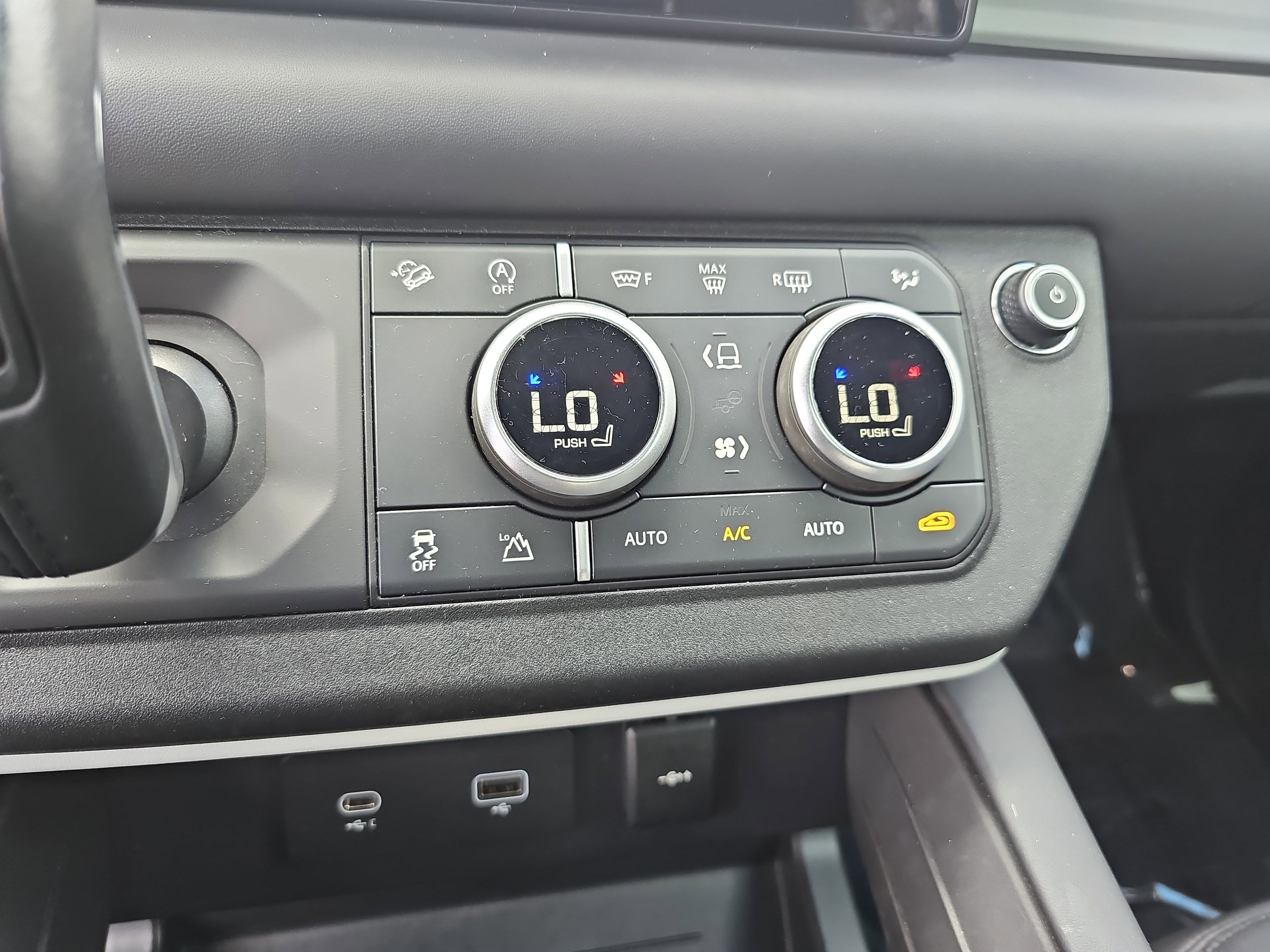 Used 2024 Land Rover Defender 110 X-Dynamic SE image 22