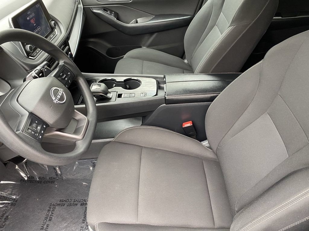 Used 2025 Nissan Rogue S FWD image 22