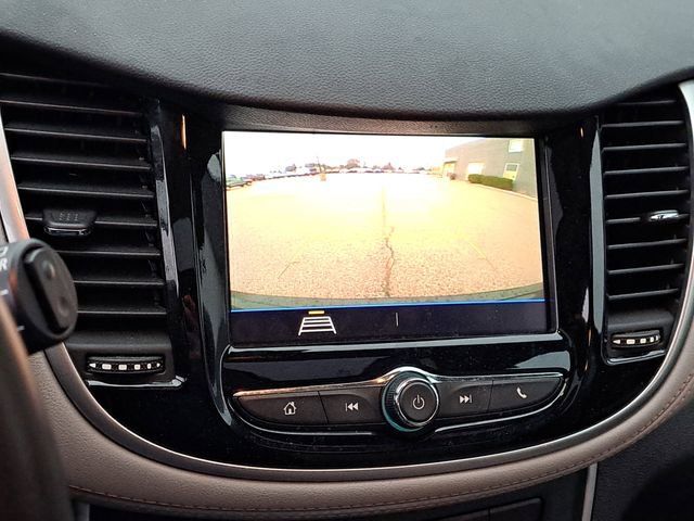 Used 2020 Chevrolet Trax LT w/ Sun & Sound Package image 17