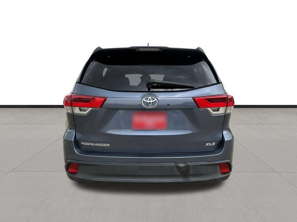 Used 2018 Toyota Highlander XLE FWD image 4