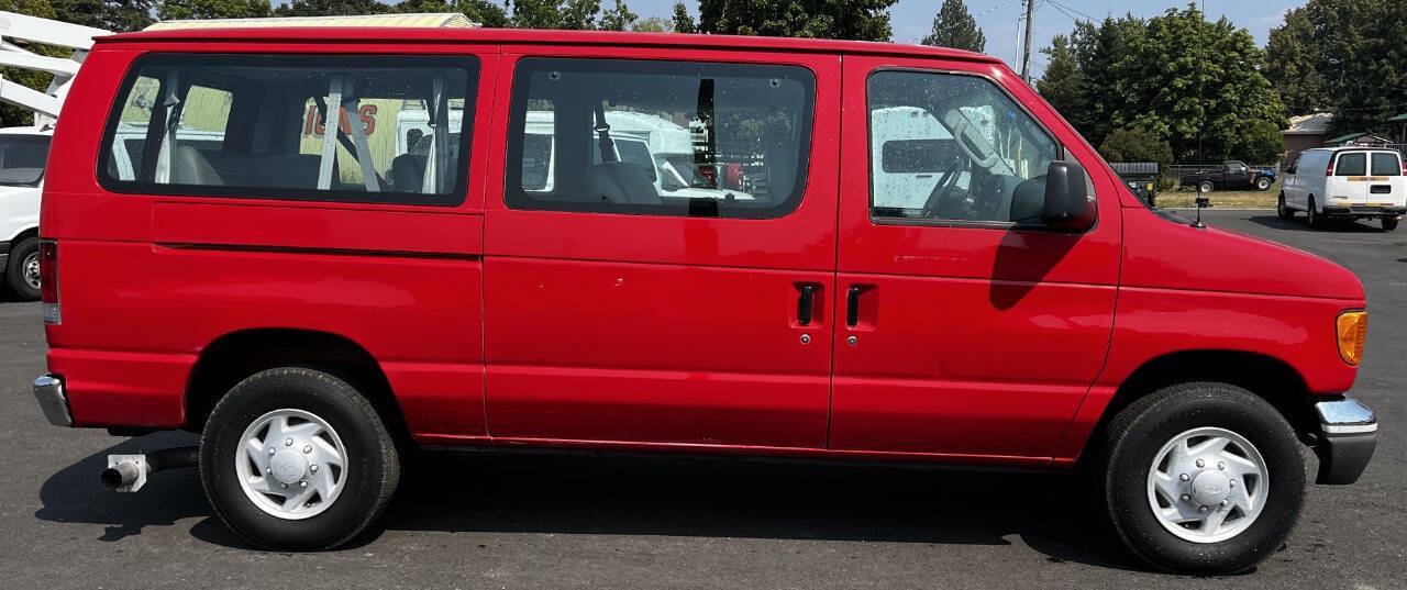 Used 2006 Ford E-350 and Econoline 350 Super Duty Wagon RWD image 4