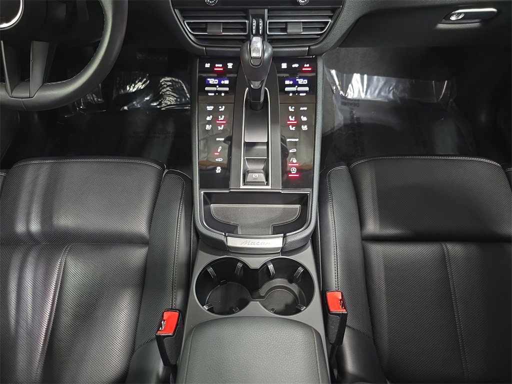 Used 2024 Porsche Macan image 20