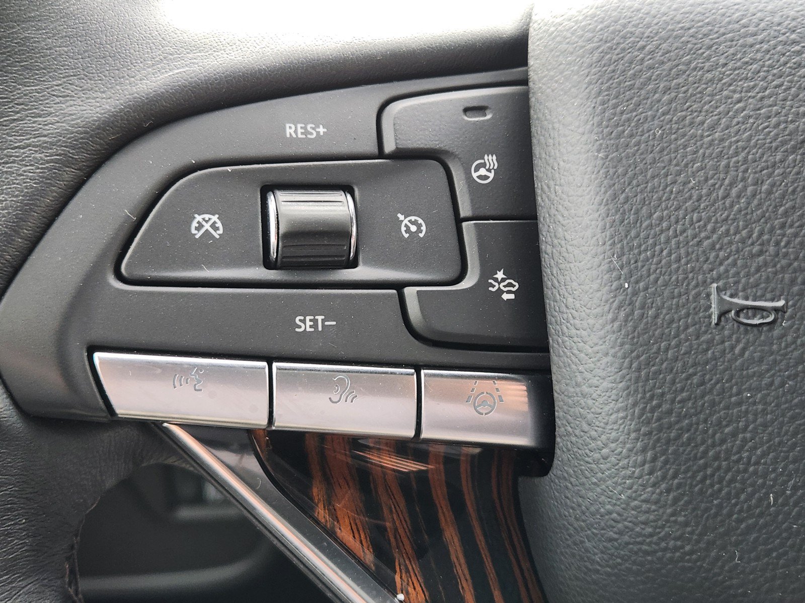 Used 2023 Cadillac Escalade ESV Premium Luxury AWD/4WD image 24