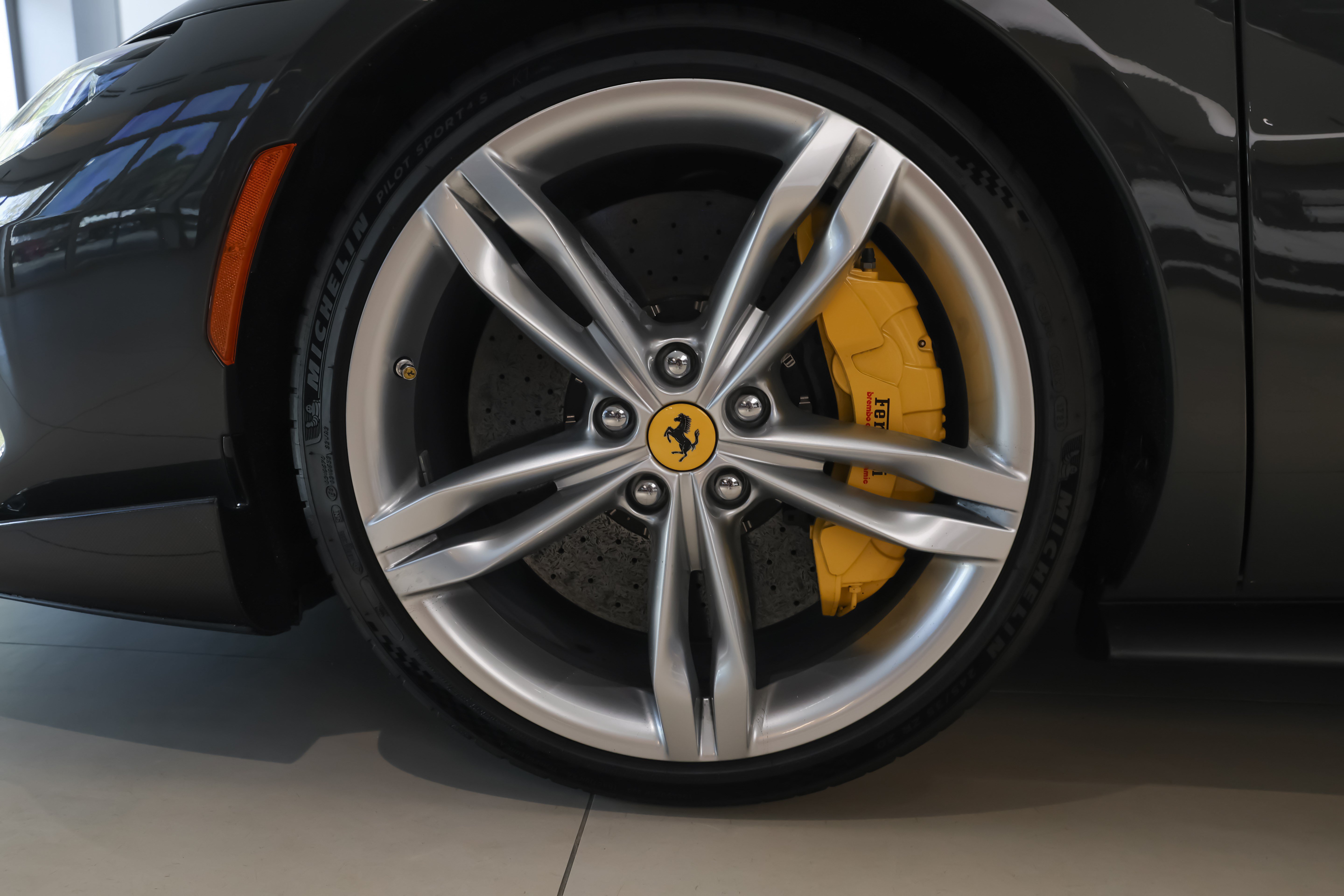 Used 2023 Ferrari 296 GTB RWD image 22