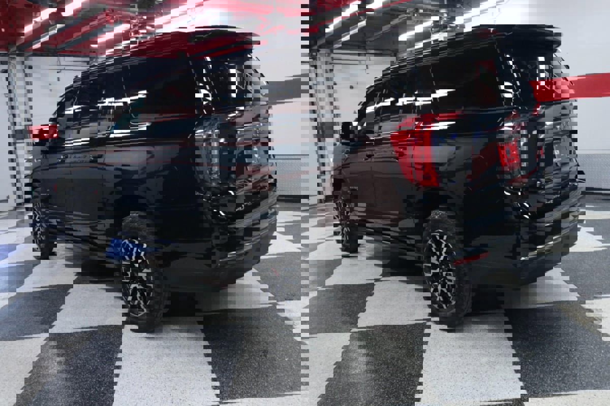 Used 2023 GMC Yukon XL AT4 w/ AT4 Premium Plus Package image 6