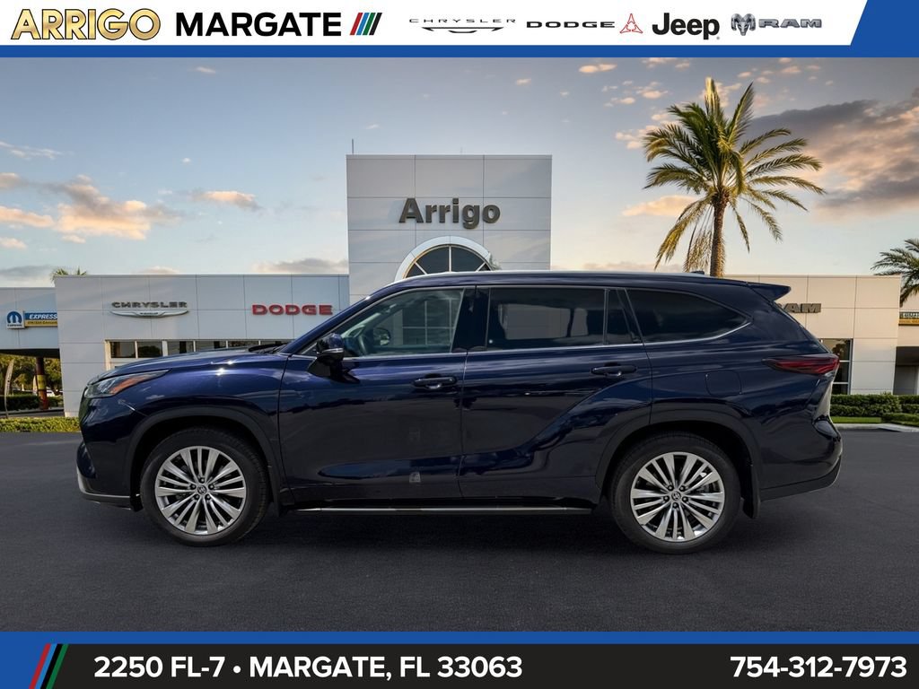 Used 2024 Toyota Highlander Platinum FWD image 4