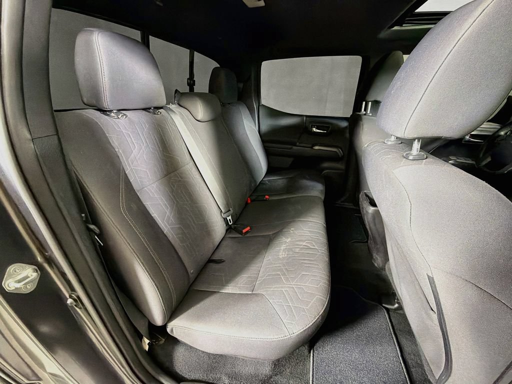 Used 2016 Toyota Tacoma TRD Sport AWD/4WD image 25