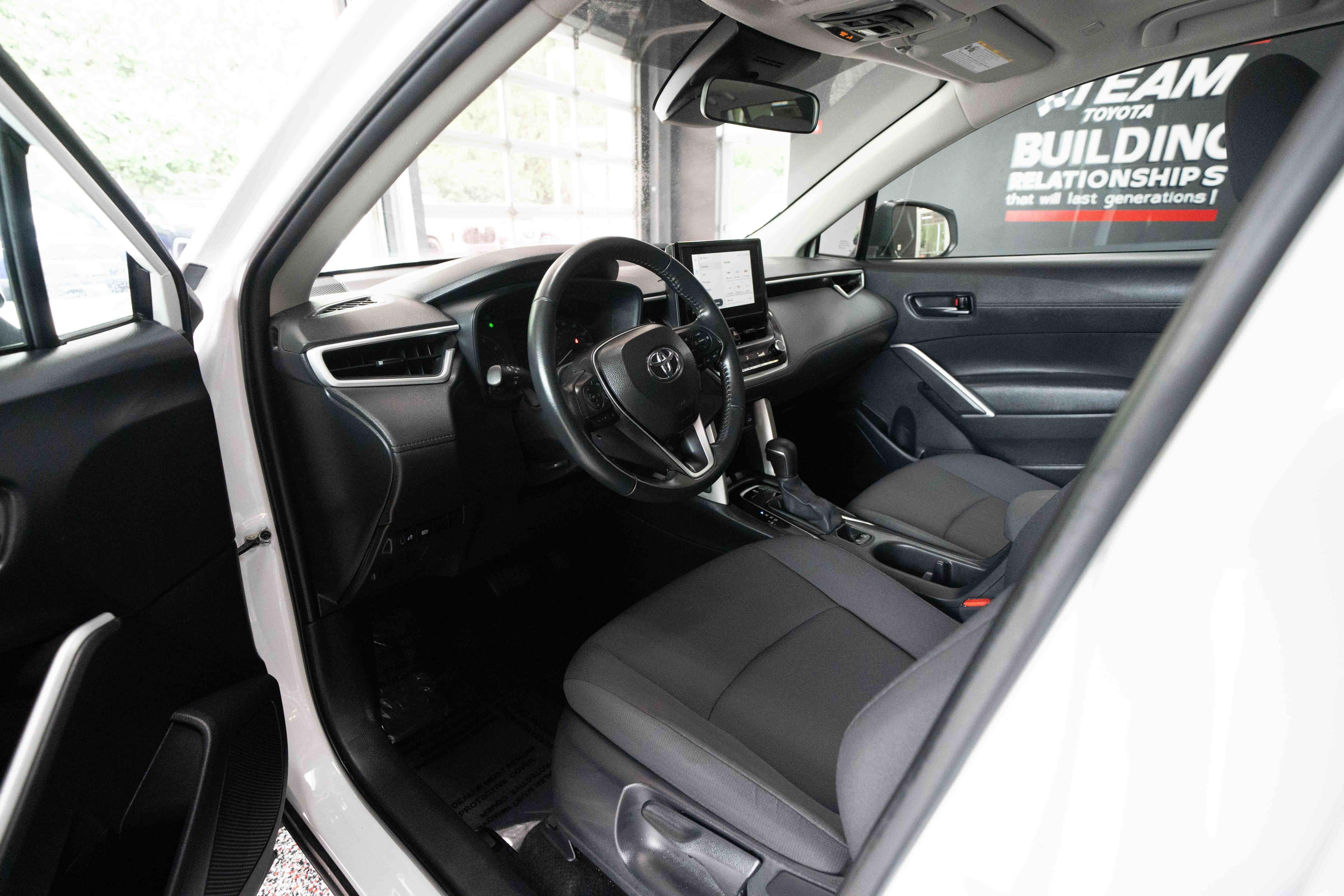 Used 2025 Toyota Corolla Cross LE w/ Moonroof Package AWD/4WD image 8