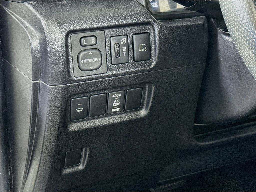 Used 2020 Toyota 4Runner SR5 AWD/4WD image 10