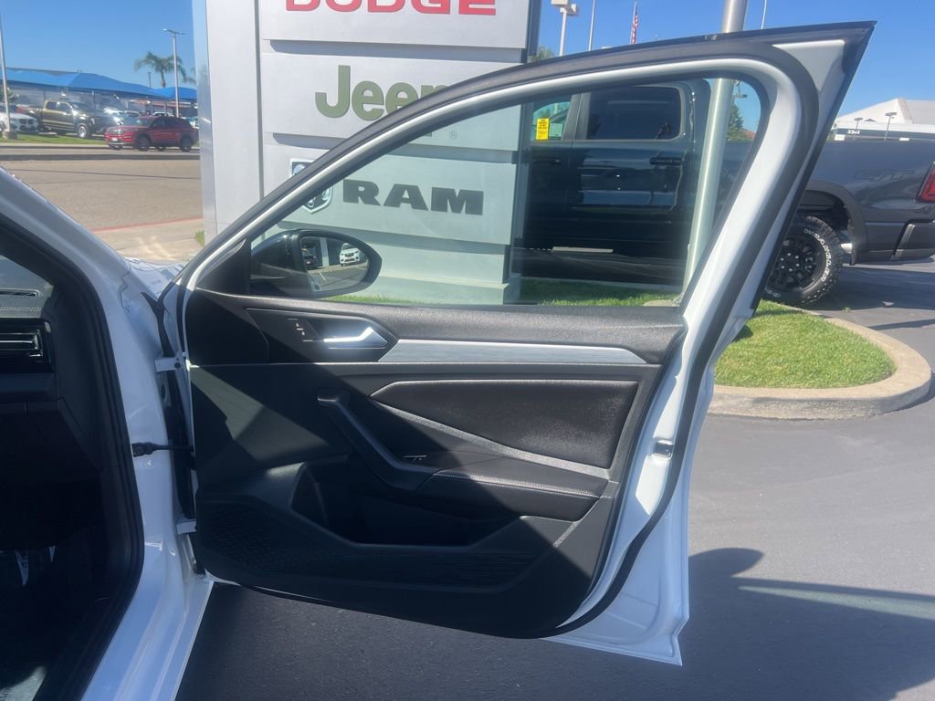 Used 2025 Volkswagen Jetta Sport image 32