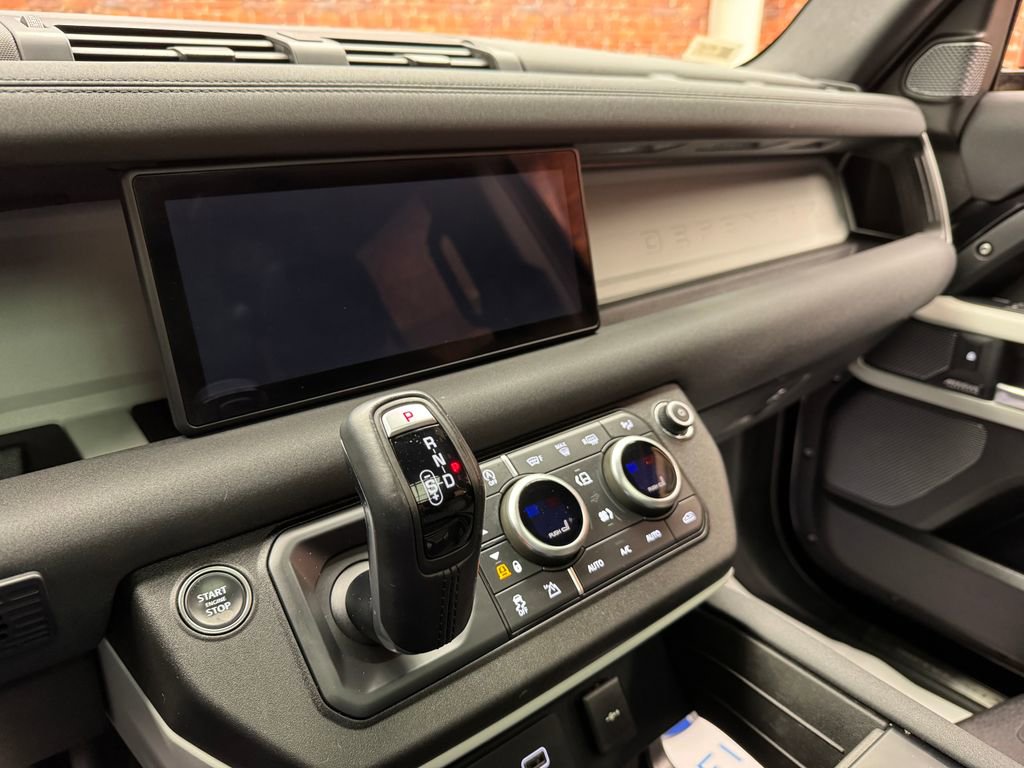 Used 2023 Land Rover Defender 110 X-Dynamic SE AWD/4WD image 19