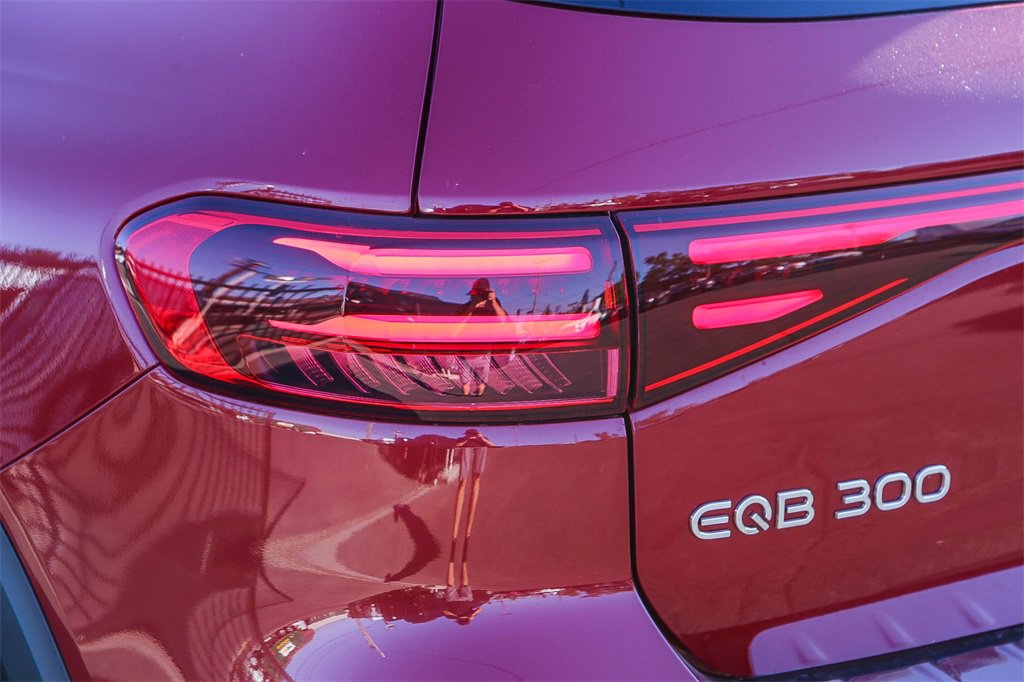 Used 2024 Mercedes-Benz EQB 300 4MATIC image 9