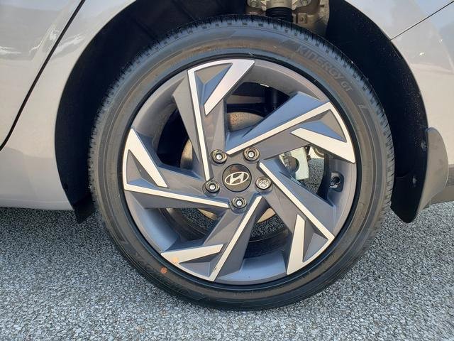 New 2025 Hyundai Elantra SEL image 12