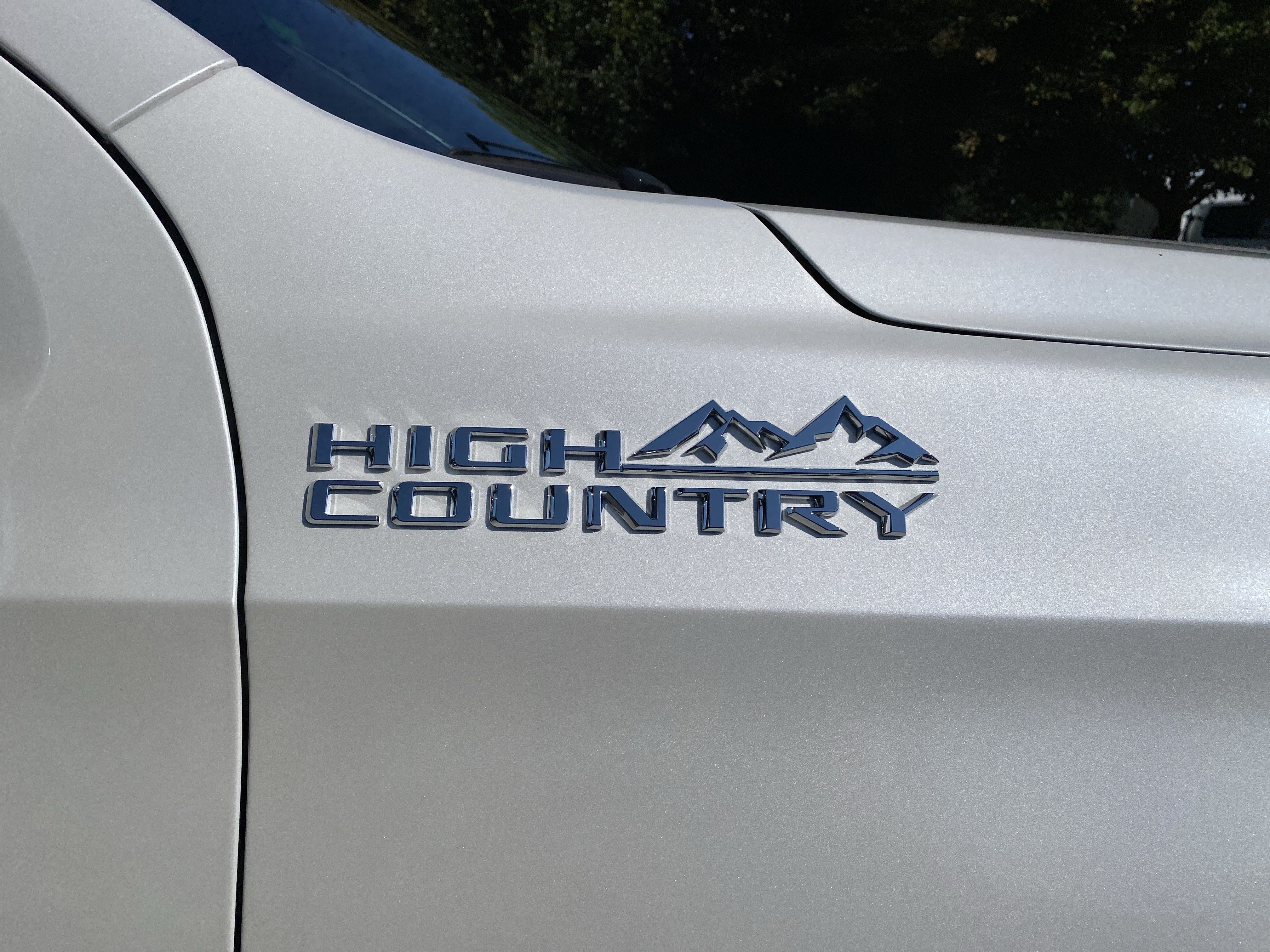 Used 2023 Chevrolet Suburban High Country AWD/4WD image 59