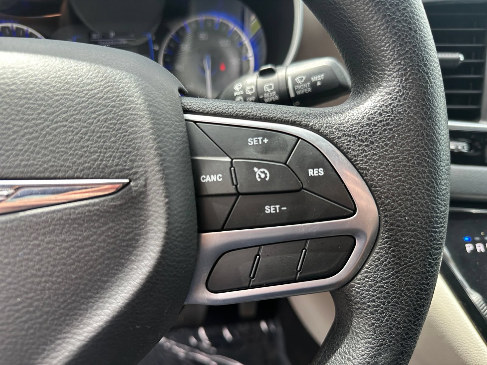 Used 2019 Chrysler Pacifica L FWD image 19