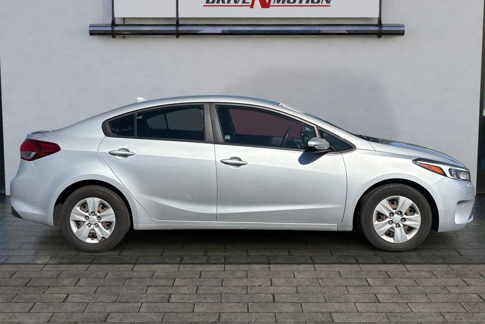 Used 2017 Kia Forte LX image 3