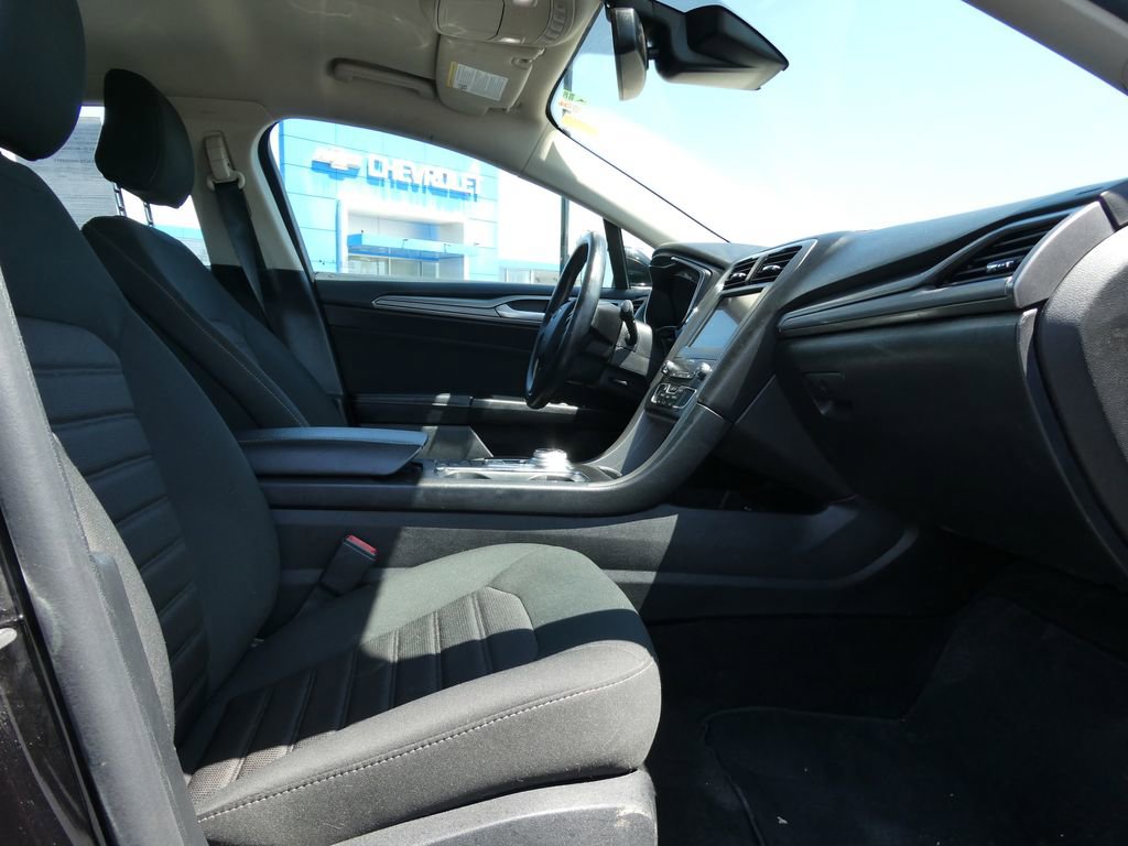 Used 2020 Ford Fusion SE FWD image 13