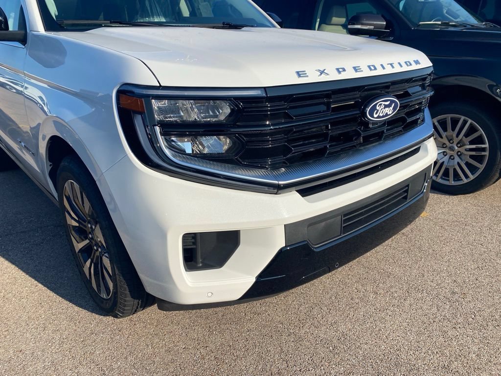 New 2027 Ford Expedition Platinum w/ Driver's Package AWD/4WD image 3
