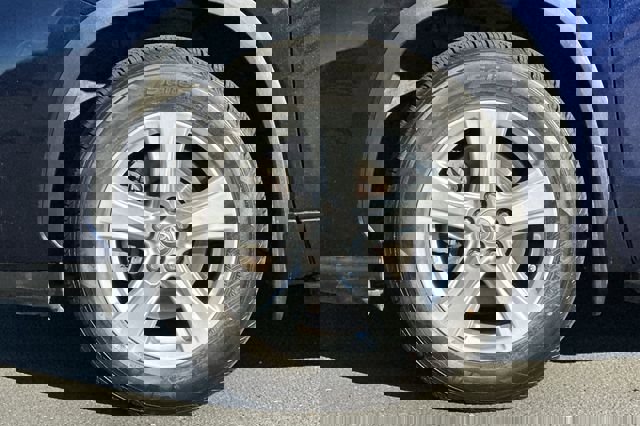 Used 2020 Toyota Highlander LE image 30