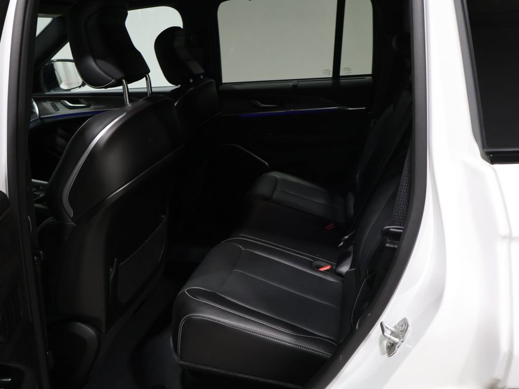 Used 2023 Jeep Grand Cherokee Overland w/ Luxury Tech Group IV image 19