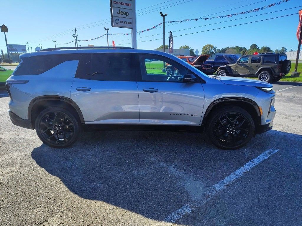 Used 2024 Chevrolet Traverse RS w/ LPO, Floor Liner Package image 5