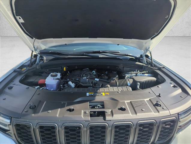New 2025 Jeep Grand Cherokee Altitude image 15