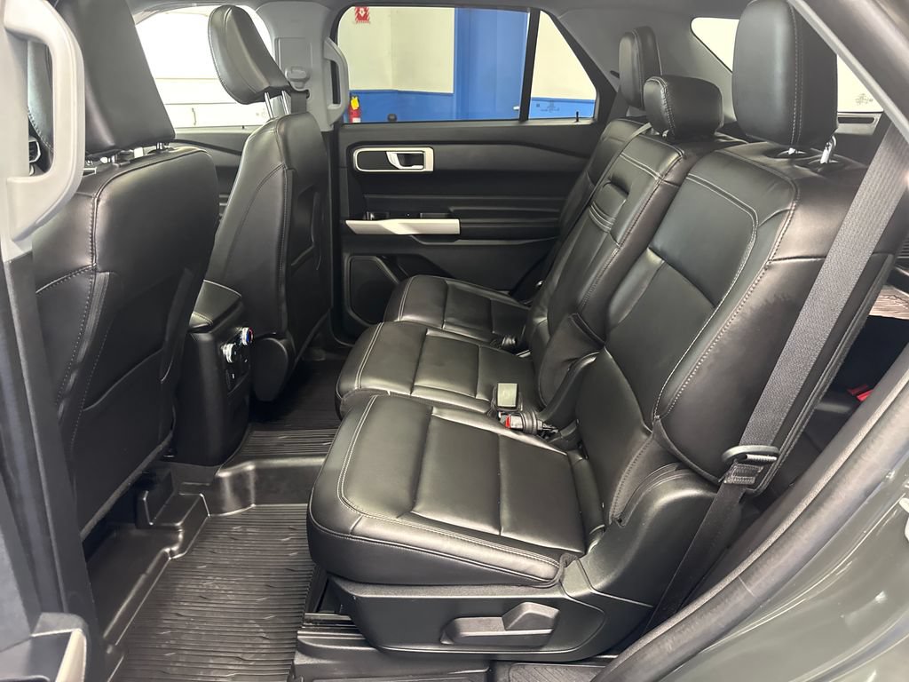 Certified 2022 Ford Explorer XLT w/ Equipment Group 202A AWD/4WD image 26