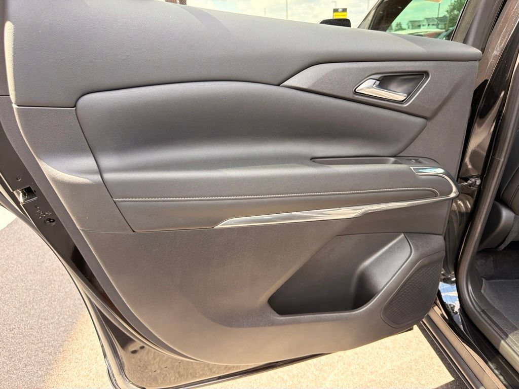 Used 2025 Chevrolet Traverse LT AWD/4WD image 11