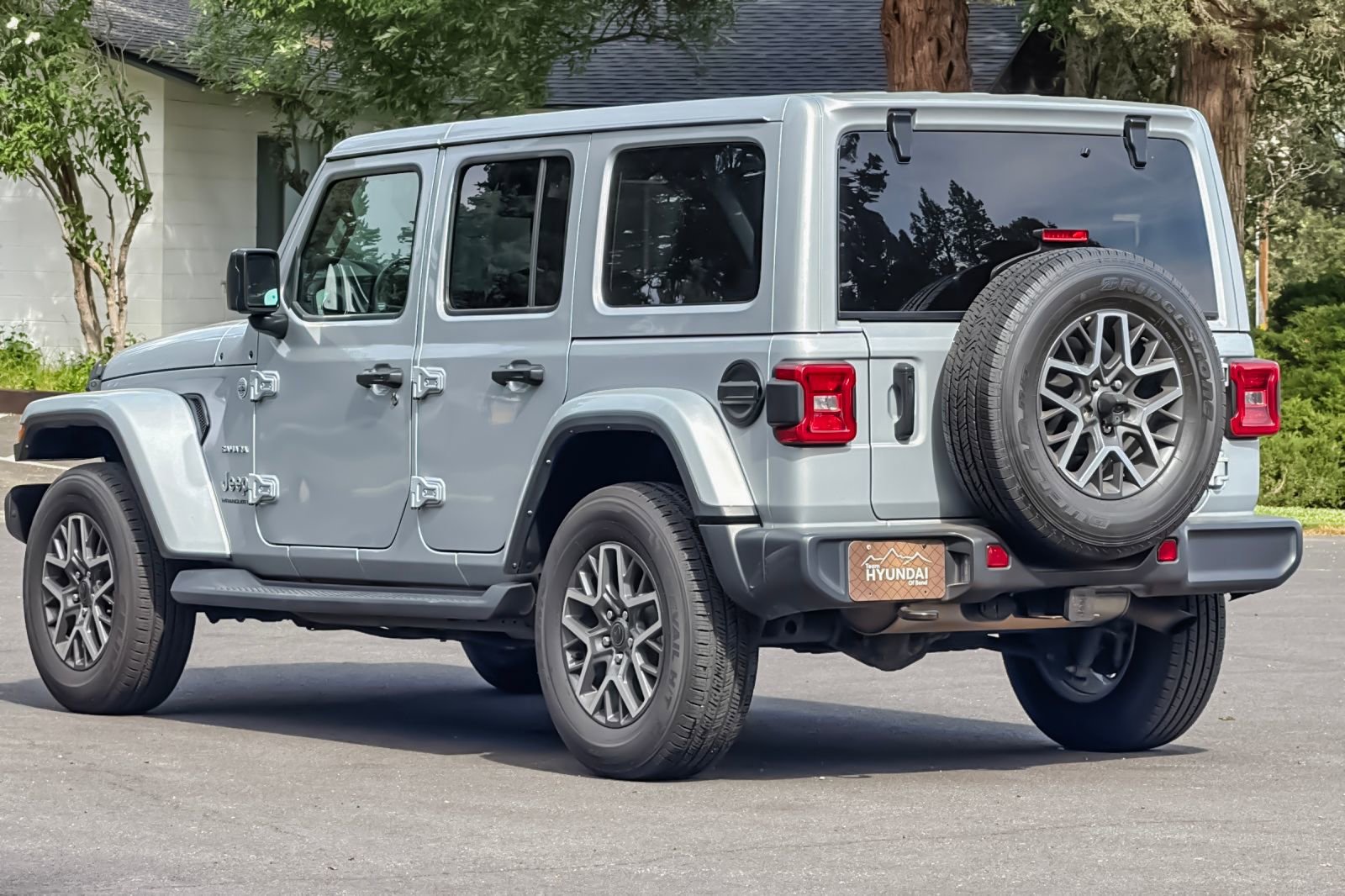 Used 2024 Jeep Wrangler Unlimited Sahara AWD/4WD image 6