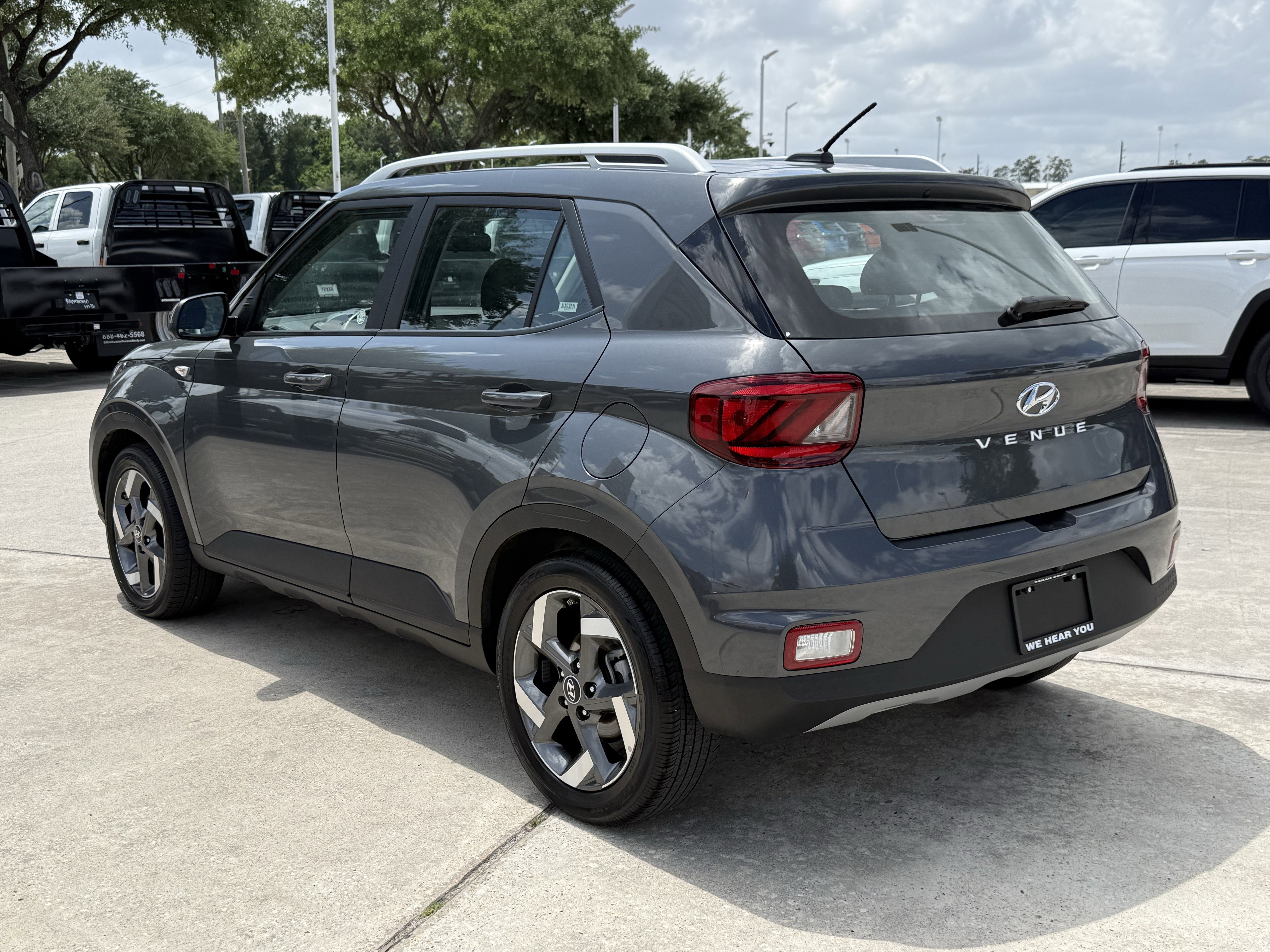 Used 2025 Hyundai Venue SEL FWD image 7