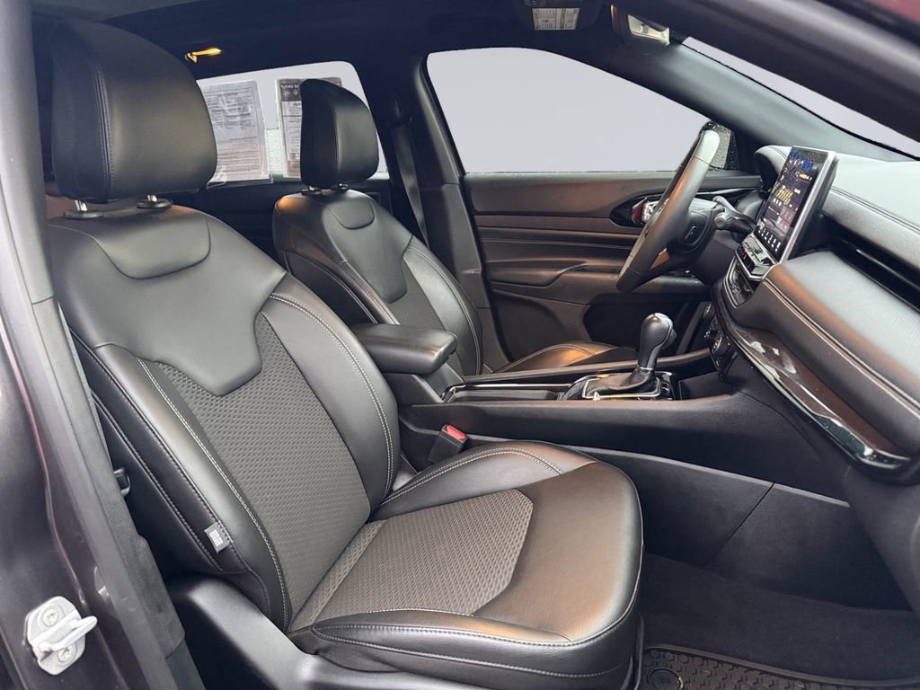 Certified 2023 Jeep Compass Altitude w/ Sun and Sound Group image 18