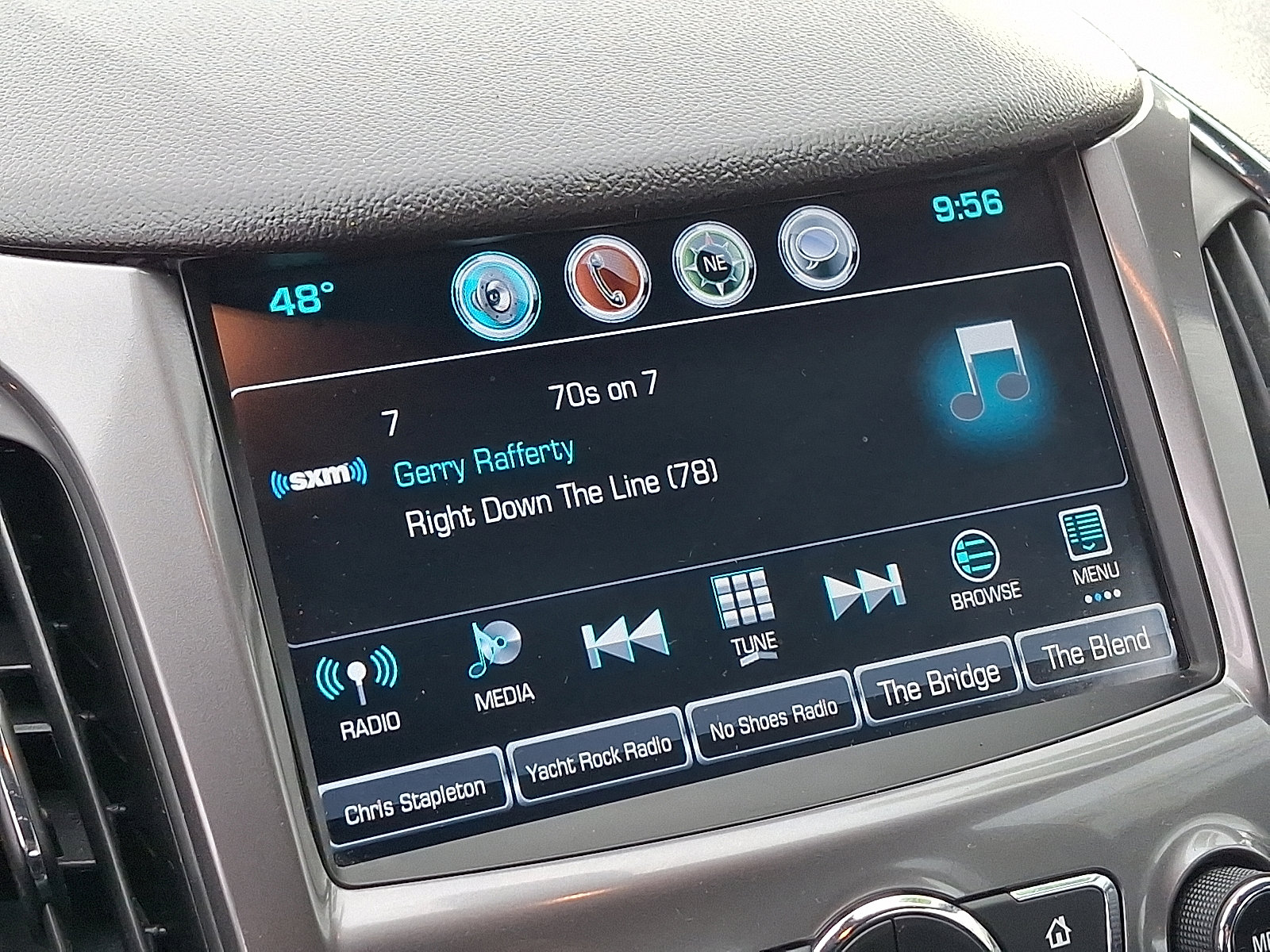 Used 2018 Chevrolet Cruze LT w/ Sun And Sound Package image 17