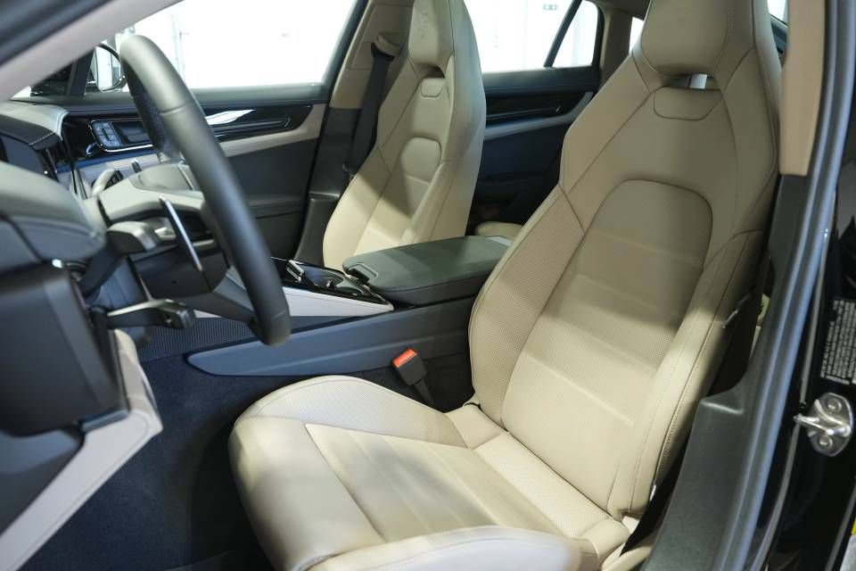 New 2026 Porsche Panamera 4 AWD/4WD image 5