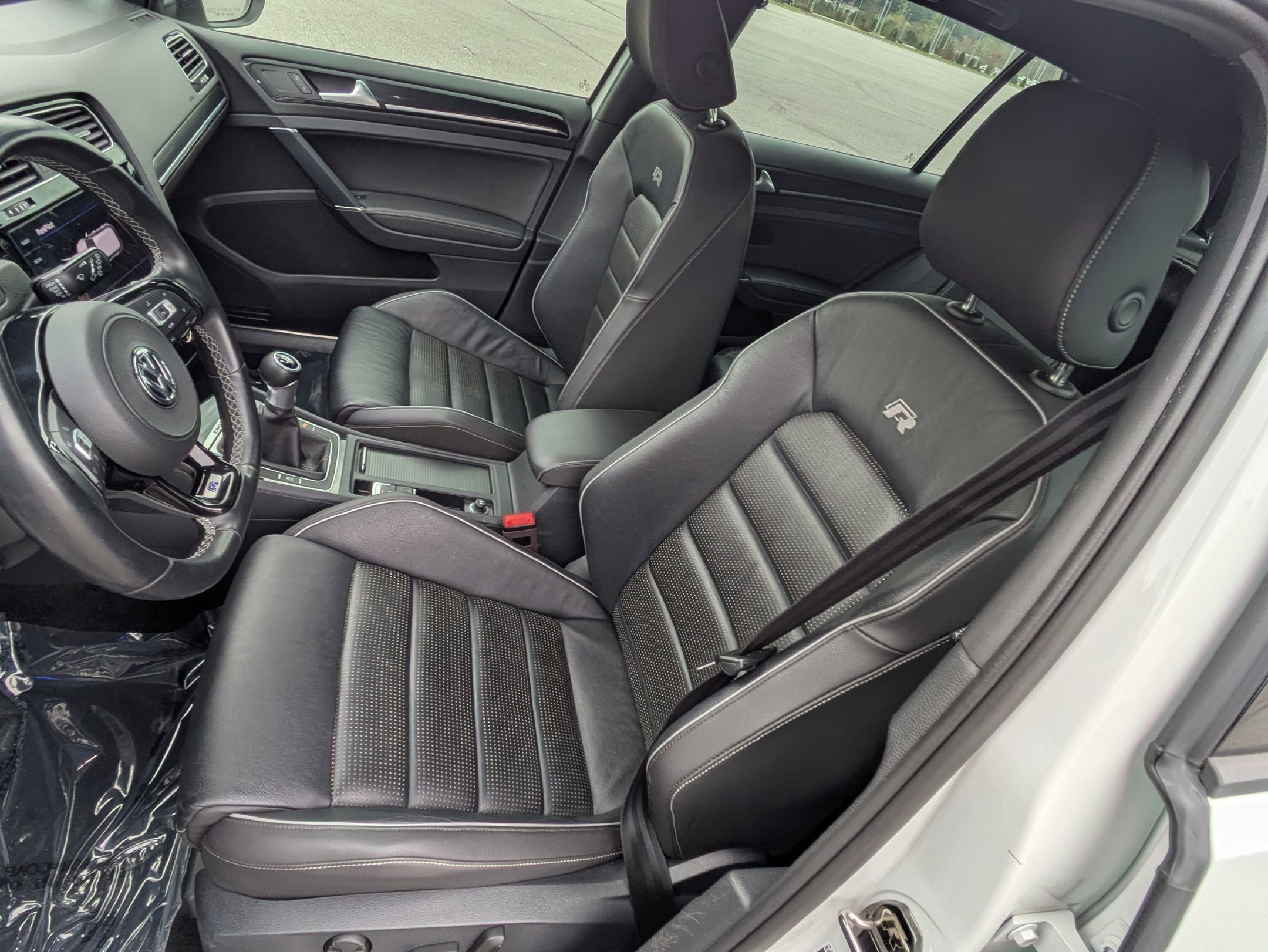 Used 2019 Volkswagen Golf R 4-Door image 18