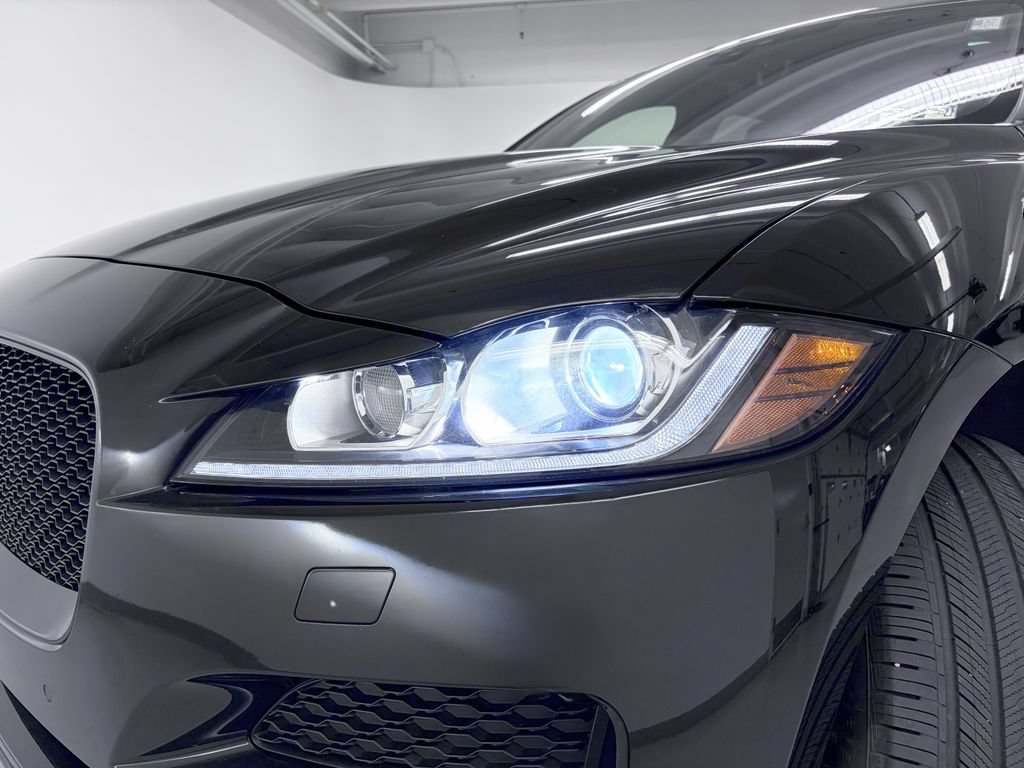 Used 2020 Jaguar F-PACE Premium AWD/4WD image 11