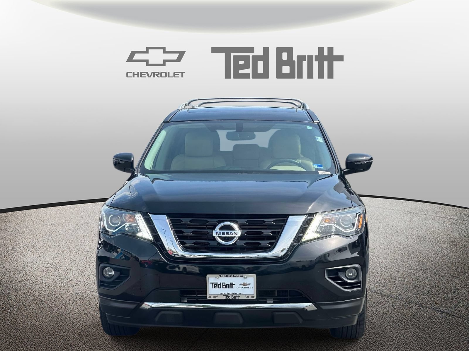 Used 2017 Nissan Pathfinder Platinum w/ Family Entertainment Package AWD/4WD image 2