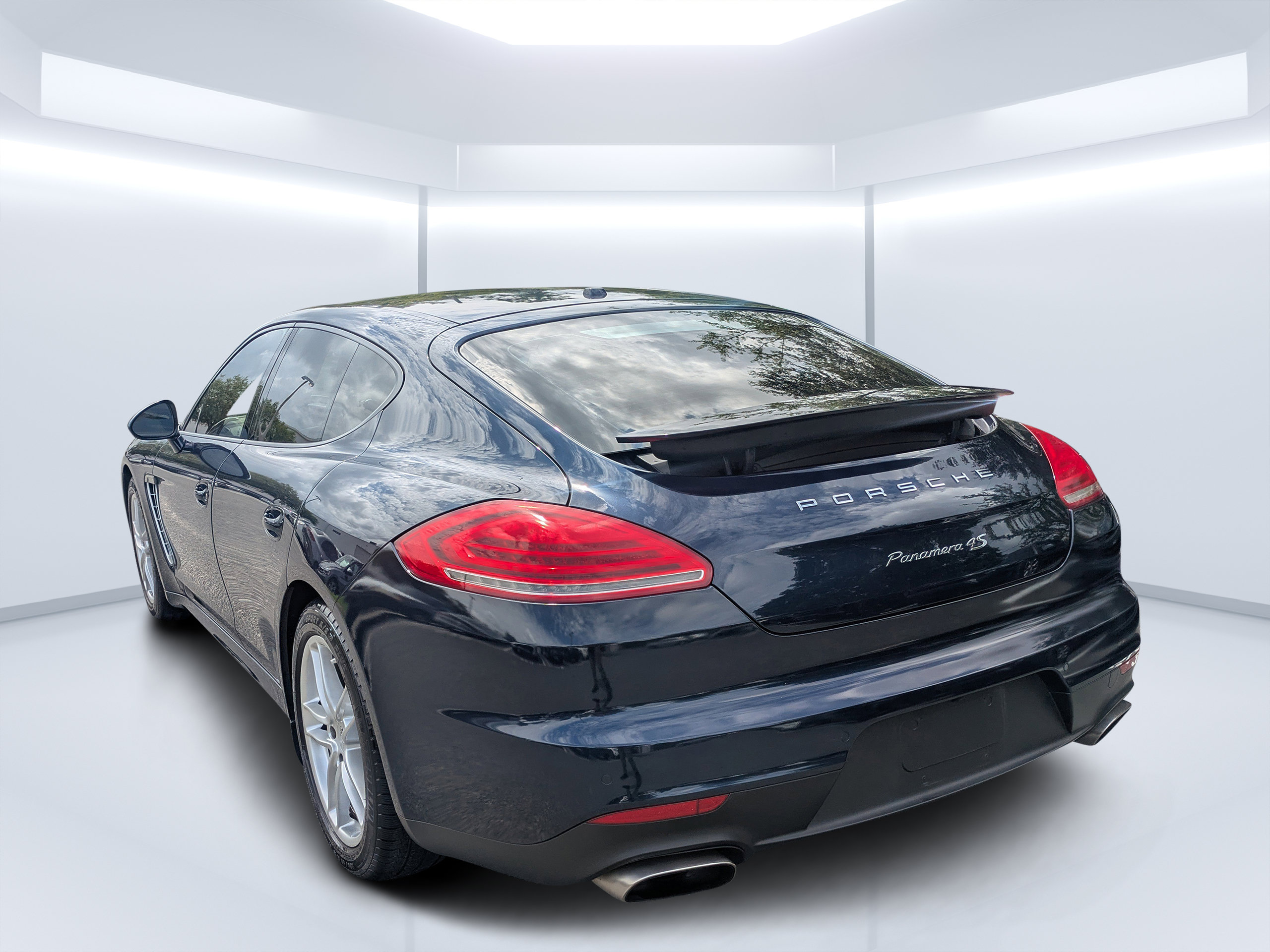 Used 2016 Porsche Panamera 4 AWD/4WD image 5