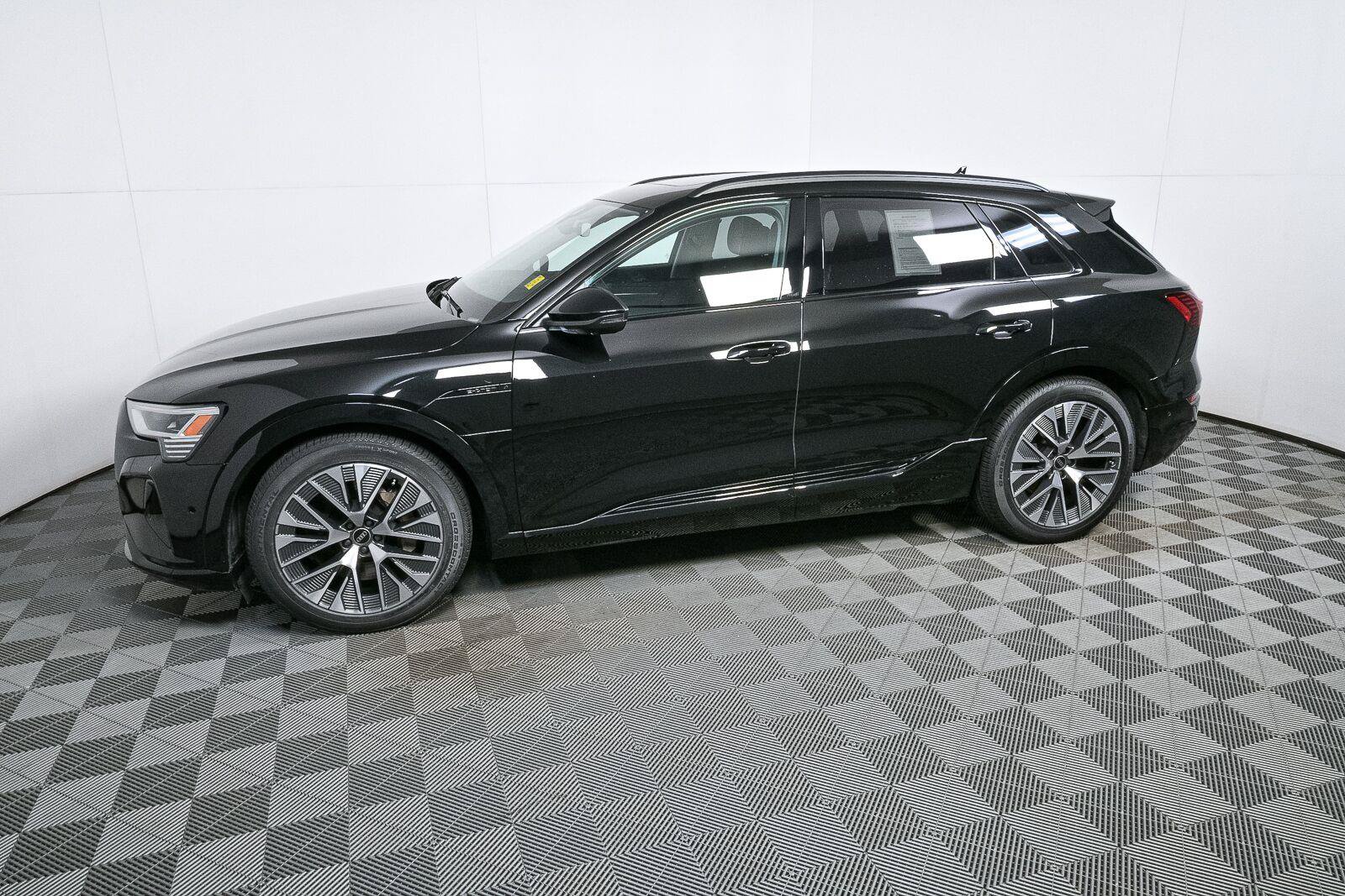 Used 2024 Audi Q8 e-tron Prestige w/ Prestige Package AWD/4WD image 33