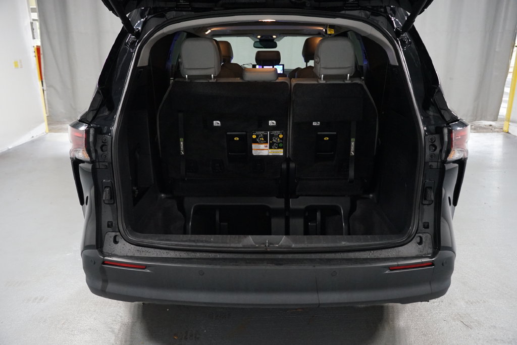 Certified 2025 Toyota Sienna XLE FWD image 37