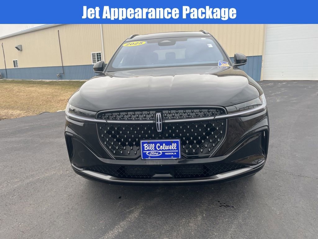 Used 2025 Lincoln Nautilus Reserve w/ Jet Appearance Package image 9