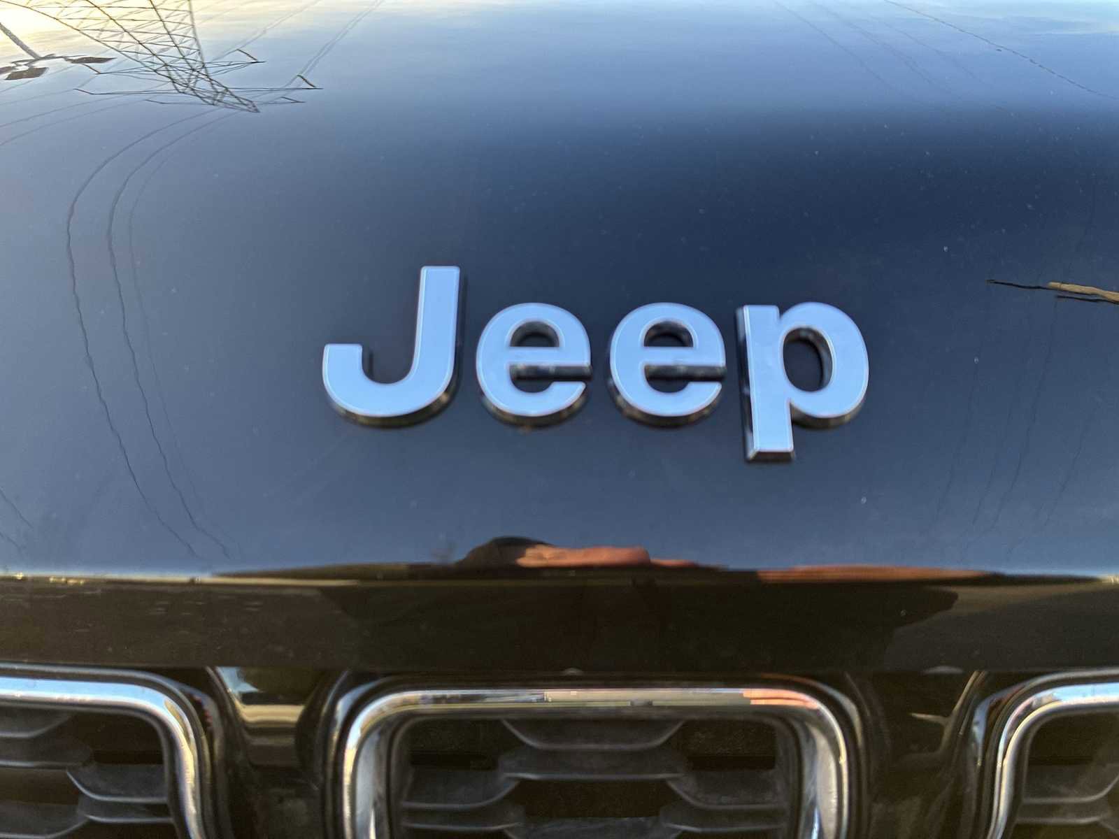 Used 2023 Jeep Grand Cherokee Limited image 32