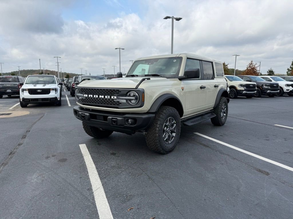 New 2025 Ford Bronco Badlands image 3