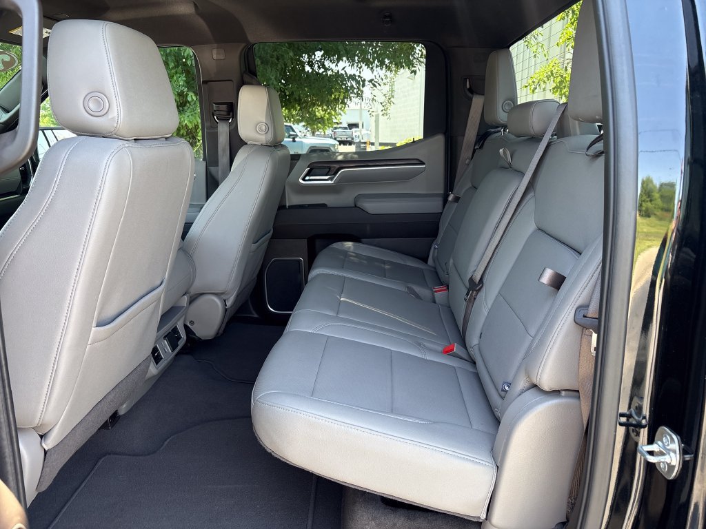 Certified 2025 GMC Sierra 1500 4x4 Crew Cab SLT image 32
